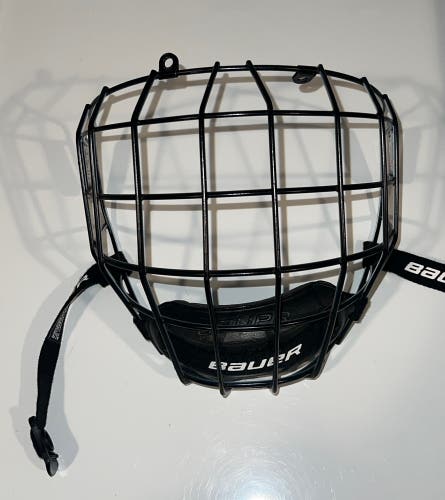 Used Medium Bauer Full Cage Profile II Facemask