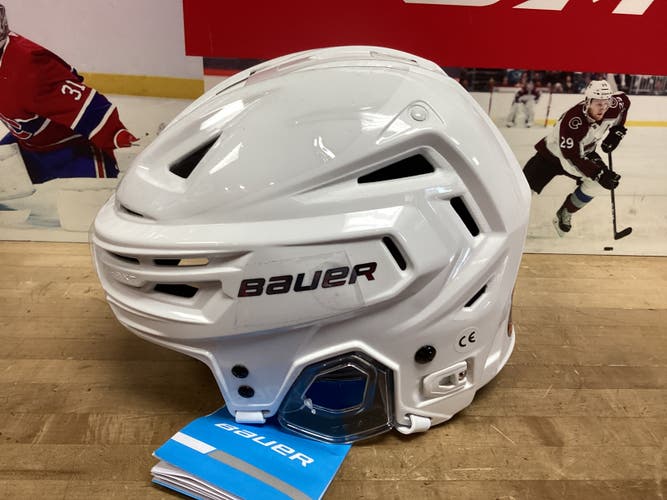 New Medium Bauer Re-Akt 150 Helmet