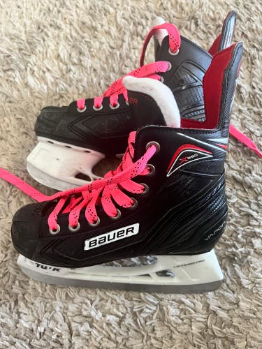 Junior Bauer Regular Width Size 2 Vapor X350 Hockey Skates