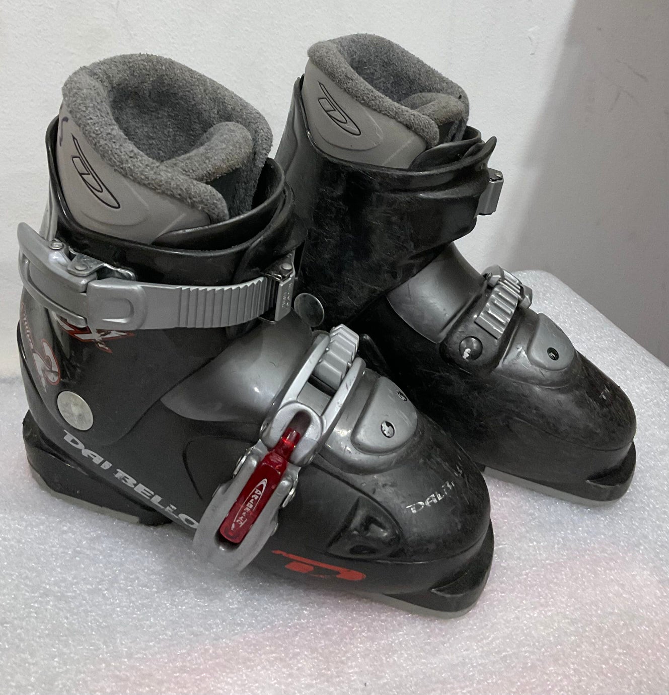 Used Kid's Dalbello CX2 Ski Boots Size 20.5 (SY1619)