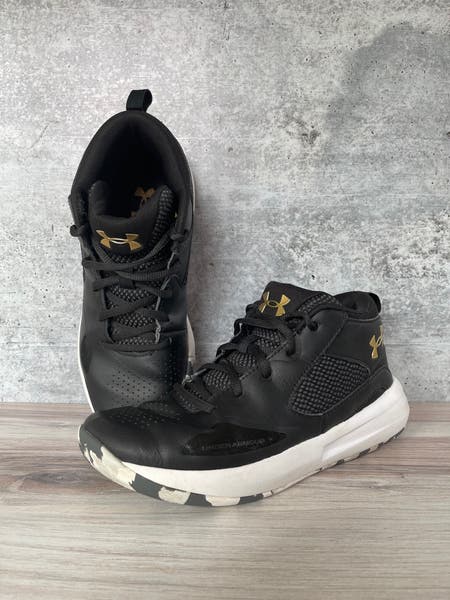 Under Armour Lockdown 5 Basketball Shoes (6Y) | SidelineSwap  display picture 1