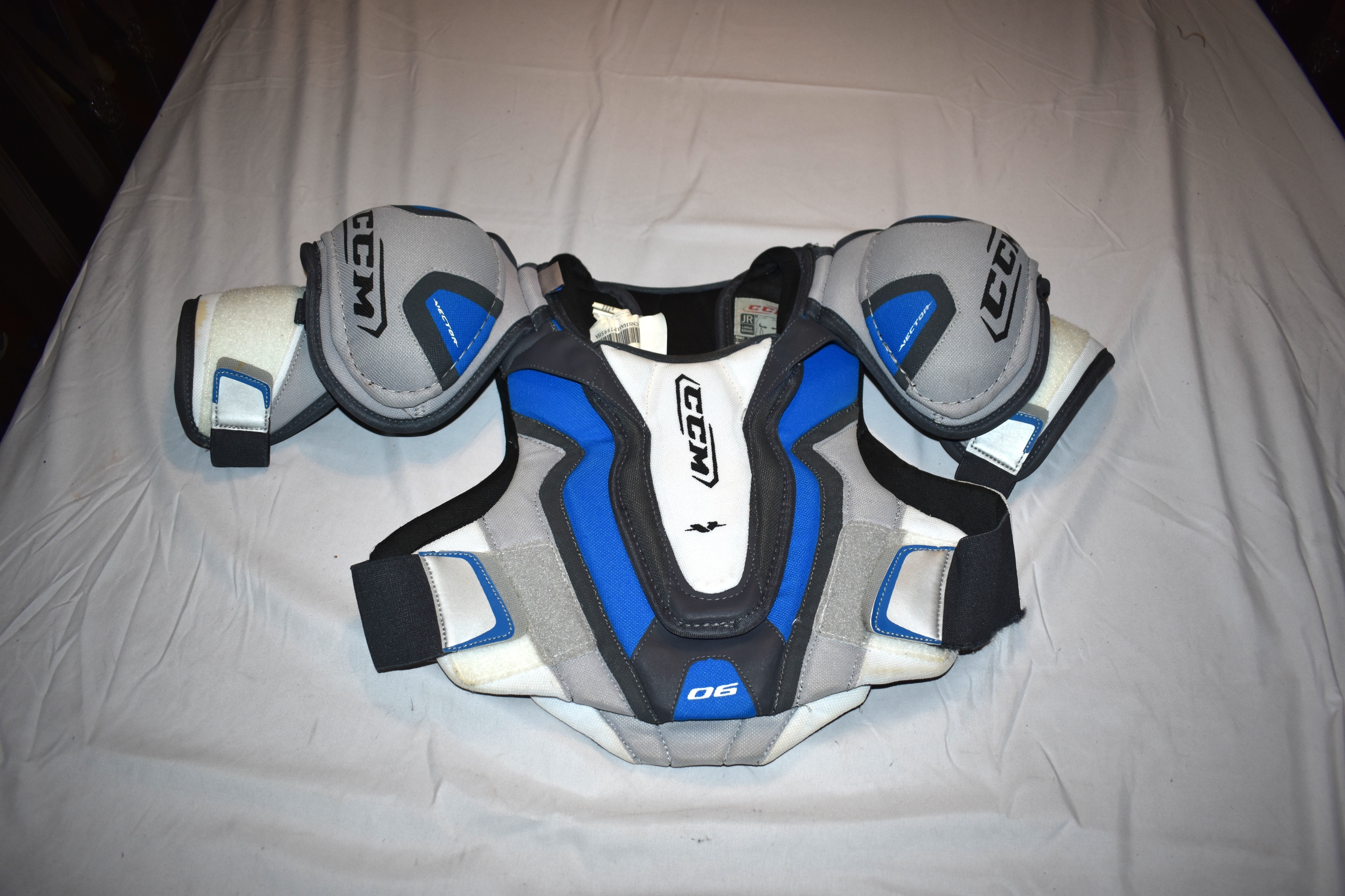 CCM Vector 06 Hockey Shoulder Pads, Junior Large - Great Condition!