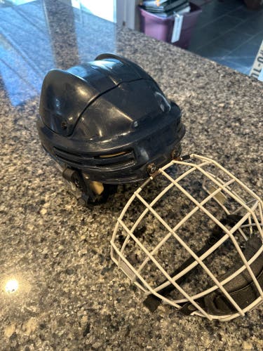 Used Medium Bauer 4500 Helmet