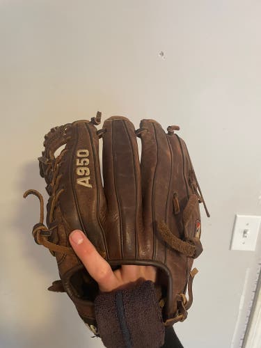 Used Left Hand Throw 11.75" A950 Baseball Glove