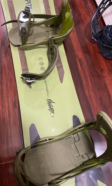 CAPiTA Snowboard with Burton Bindings SidelineSwap