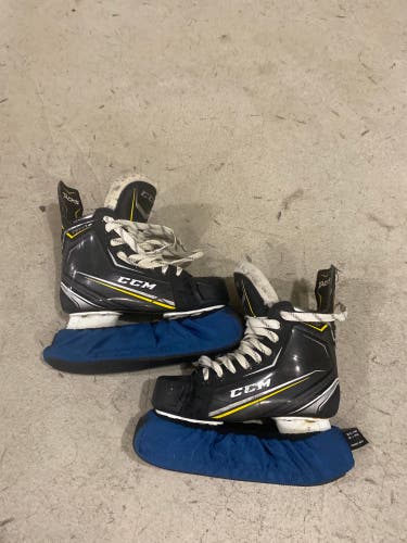 Intermediate CCM Regular Width   Size 4.5 Tacks 9080 Hockey Skates