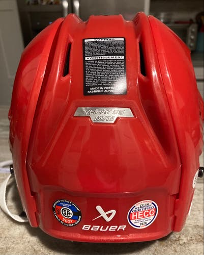 New Medium Bauer Re-Akt 85 Helmet - Red