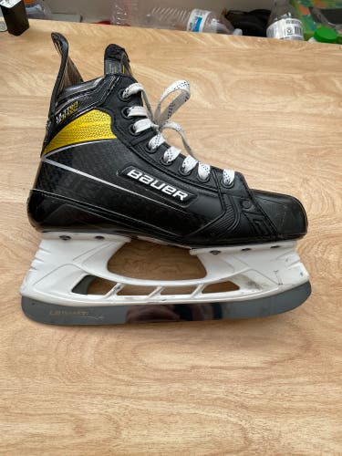 Intermediate Bauer Regular Width Pro Stock Size 4.5 Supreme UltraSonic Hockey Skates