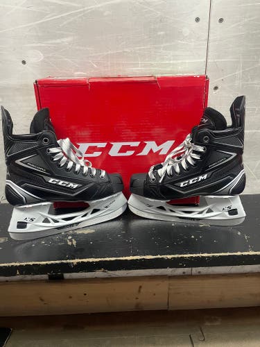 Junior CCM Regular Width Size 5 RibCor MaxxPro Hockey Skates