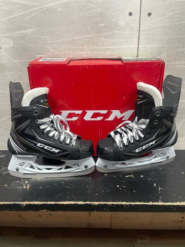 Junior CCM Regular Width  Size 2 RibCor Maxx Hockey Skates
