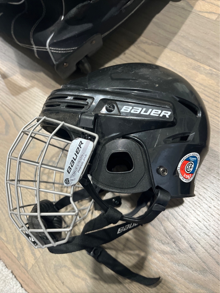 Used  Bauer  Bhh2100jr Helmet 6 1/4-6 7/8