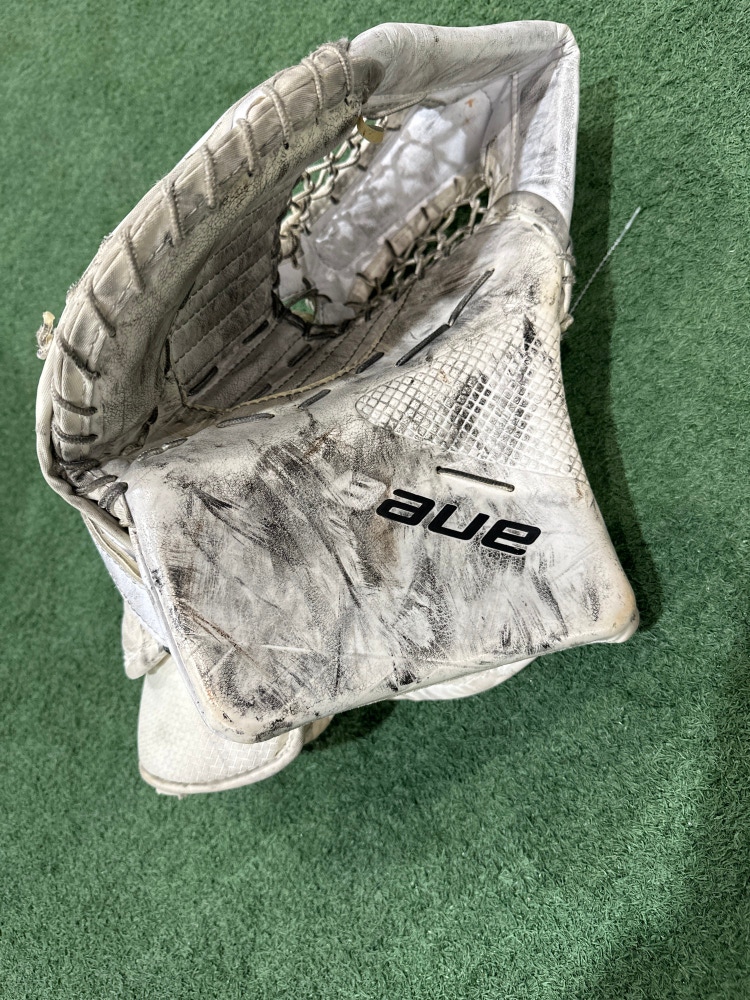White Intermediate Used Bauer Vapor 1x Regular Goalie Glove