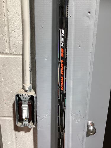 New Senior Right Hand Mirage Hockey Stick P28-85 Flex