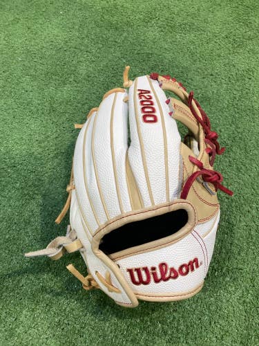 New Wilson A2000 FP75 White Right Hand Throw Infield Softball Glove 11.75"