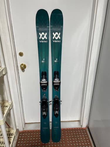 Used Women's 2022 Volkl 149 cm Powder Secret Skis With Bindings Max Din 11