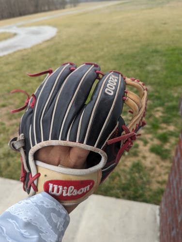 Used Right Hand Throw Wilson Infield A2000 Baseball Glove 11.75"