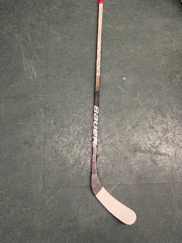 Intermediate Left Hand P92 Pro Stock Vapor Hyperlite Hockey Stick