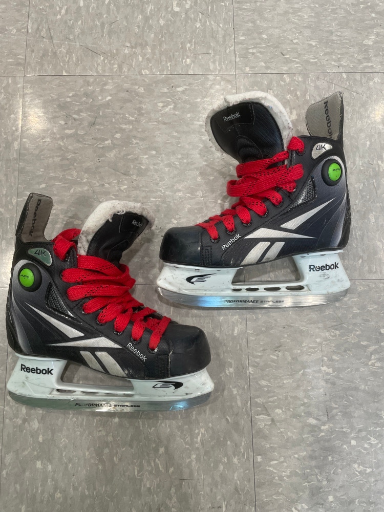 Used Junior Reebok 4K Pump Hockey Skates Regular Width Size 2.5