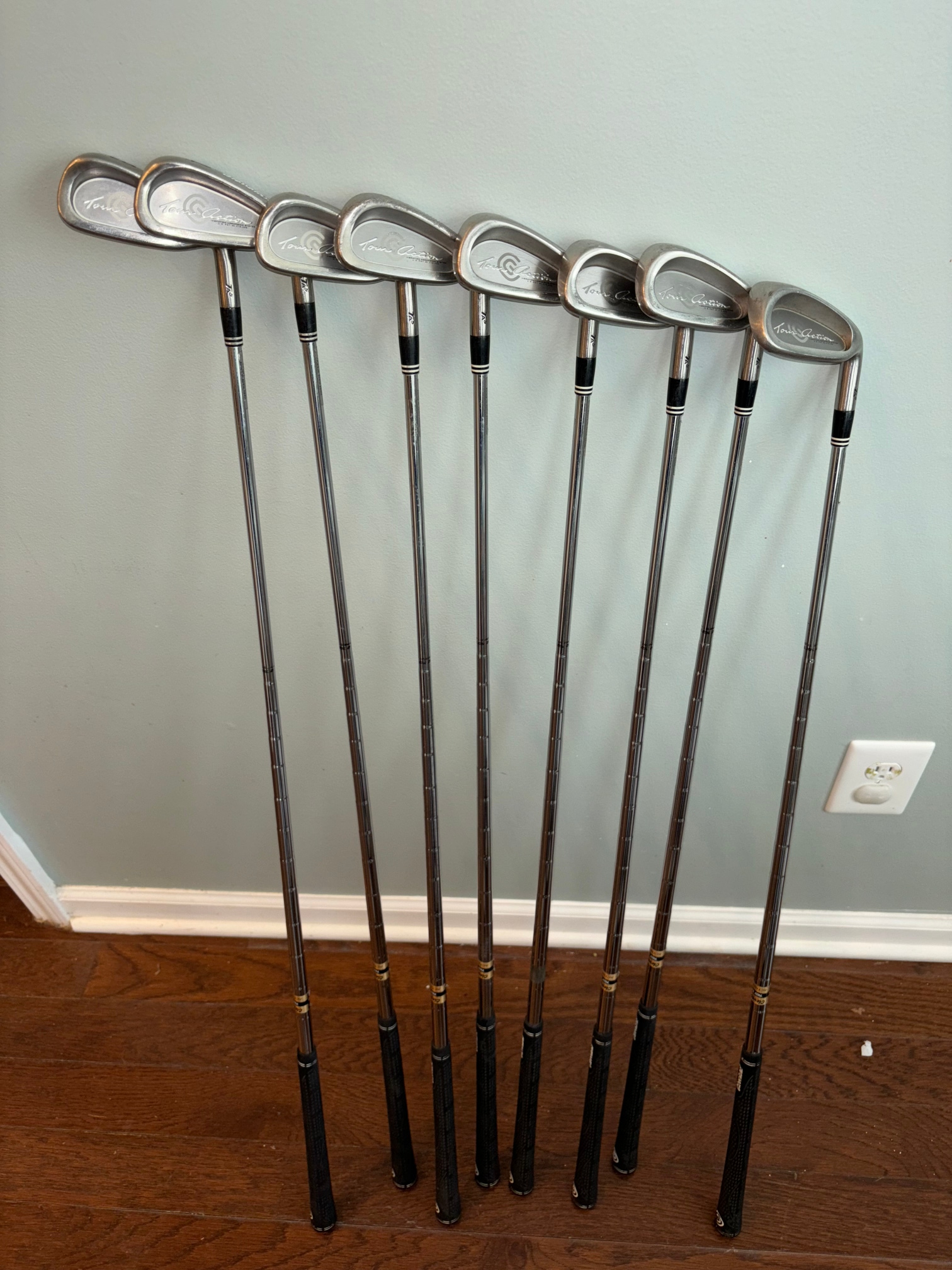 Men's Used Cleveland Right Handed TA5 Iron Actionlite Set Stiff Flex 3-PW 8 Pieces Steel Shaft