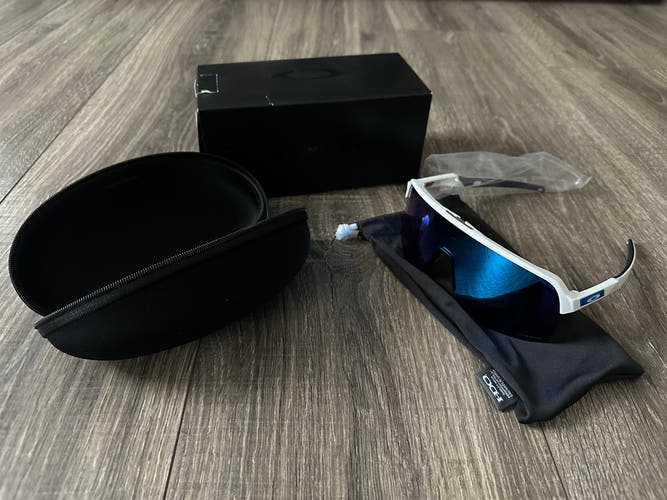 New Men's Oakley Sutro Lite Matte White Frame Prizm Sapphire Lens Sunglasses