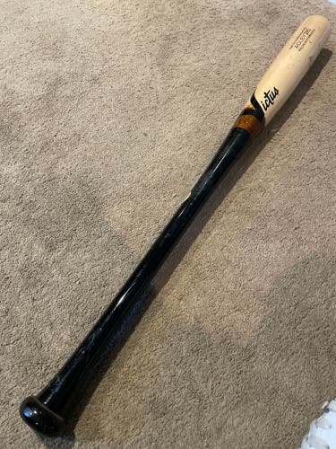 2023 Victus Adley 35 Maple Bat 31 inch