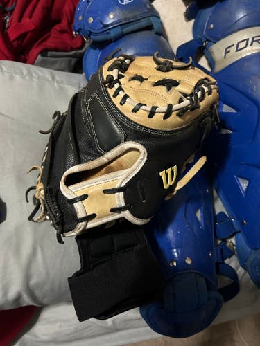 Used Right Hand Throw Wilson Catcher's A2000 Baseball Glove 33.5"