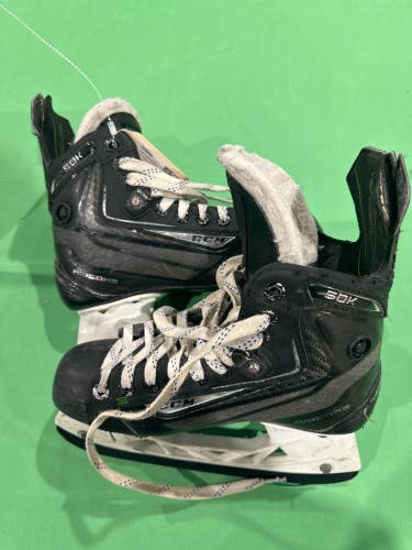 Used Intermediate CCM RibCor 50K Hockey Skates Regular Width Size 4