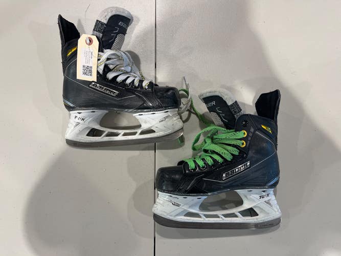 Used Junior Bauer Supreme 170 Hockey Skates Regular Width Size 2.5