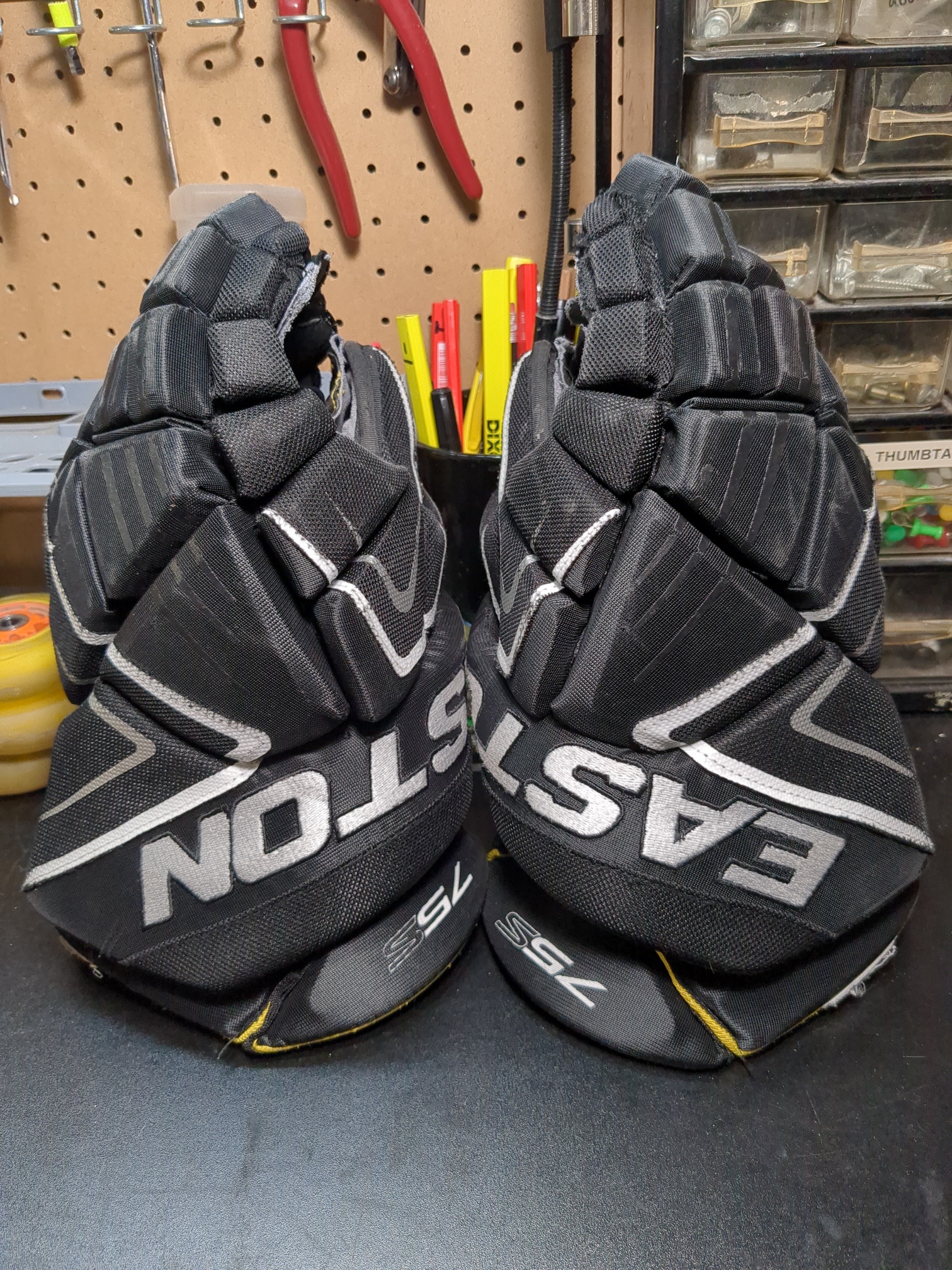 Used Easton Stealth 75s Gloves 14"