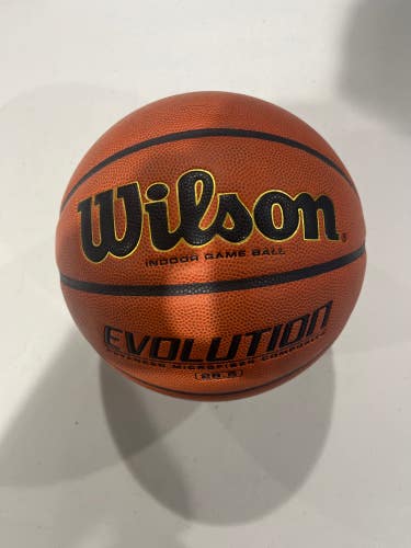 Used Women’s Wilson Basketball