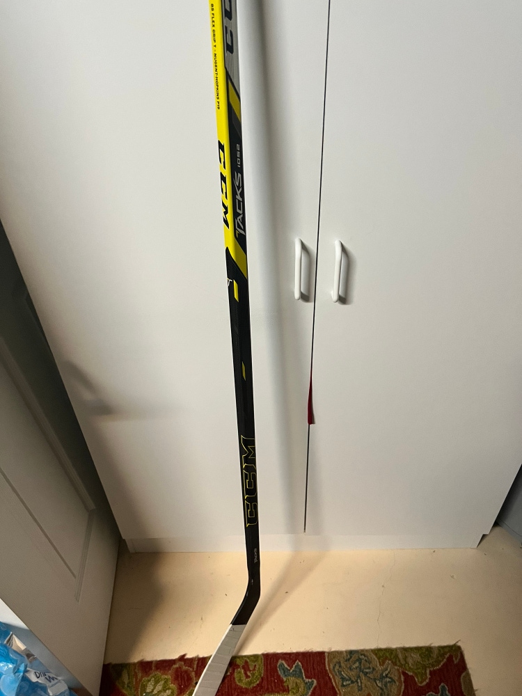 CCM Tacks Hockey Stick RH Senior