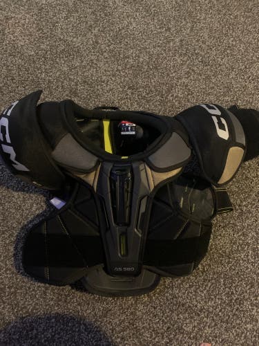 NEW Senior CCM TACKS AS 580 shoulder pads
