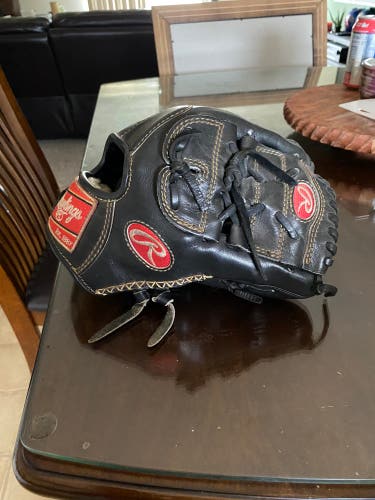 Used 2016 Pitcher's 11.75" Gold Glove Elite Baseball Glove