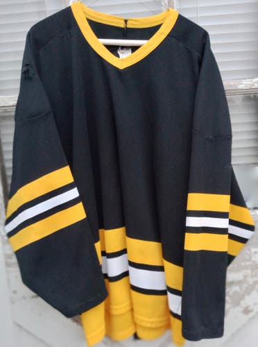 CCM Boston Bruins Black Jersey No Logo XL Pre-owned w Shoulder Tear