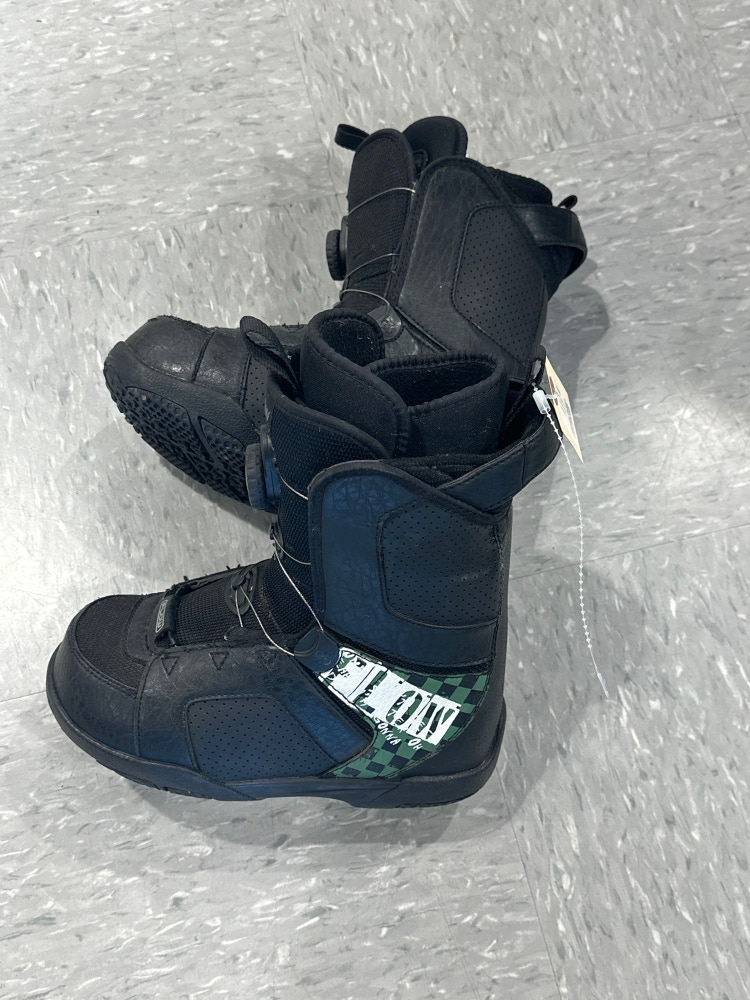 Used Junior Flow Rift Snowboard BOA Boots, Size 4.0