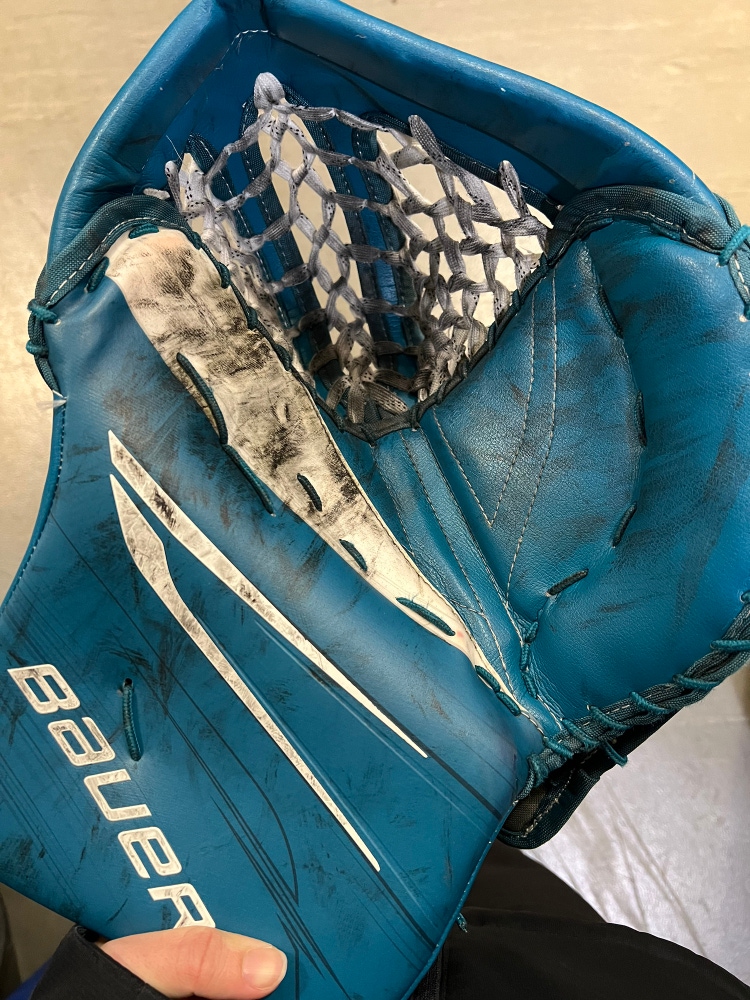 Used Regular Pro Stock Hyperlite 2 Goalie Glove