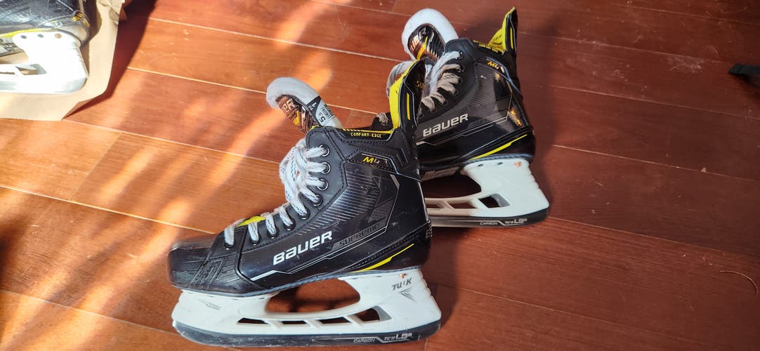 Used Bauer Supreme M4 Hockey Skates Size 5.5