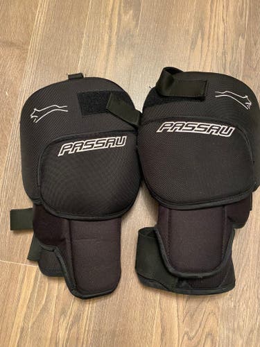 Passau senior pro knee guard