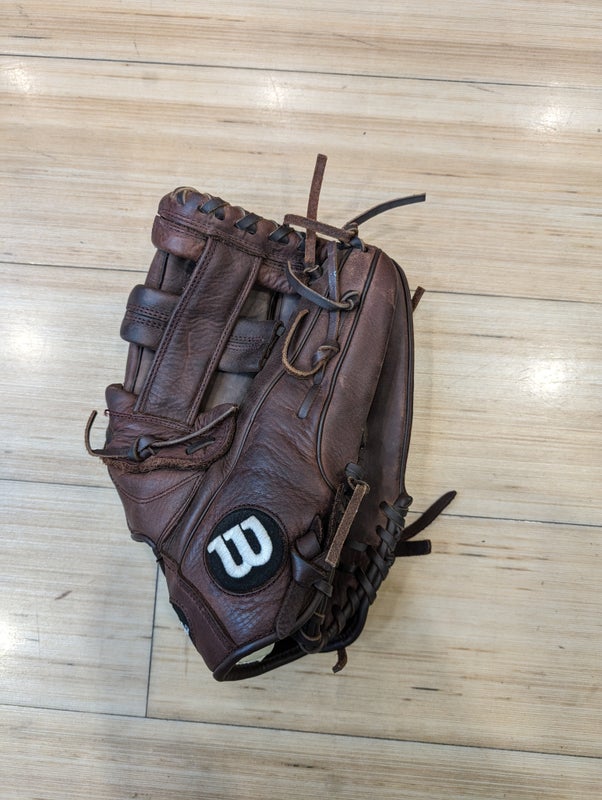 Brown Used Adult Wilson A950 Right Hand Throw Softball Glove 13"
