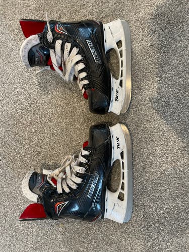 Used Bauer 11 Vapor X500 Hockey Skates