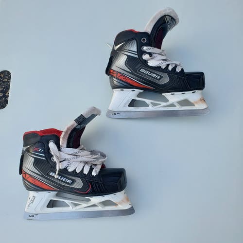 Junior Used Vapor x 2.7 Hockey Goalie Skates Regular Width Size 2