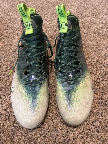 Green Youth Unisex Used Size 12 (Women's 13) Under Armour Cleats
