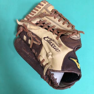 Used Mizuno Classic Pro Soft Left-Hand Throw Outfield Baseball Glove (12.75")