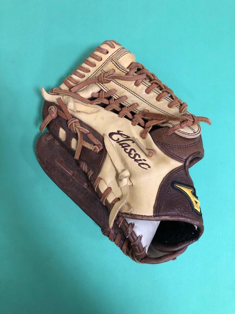 Used Mizuno Classic Pro Soft Left-Hand Throw Outfield Baseball Glove (12.75")