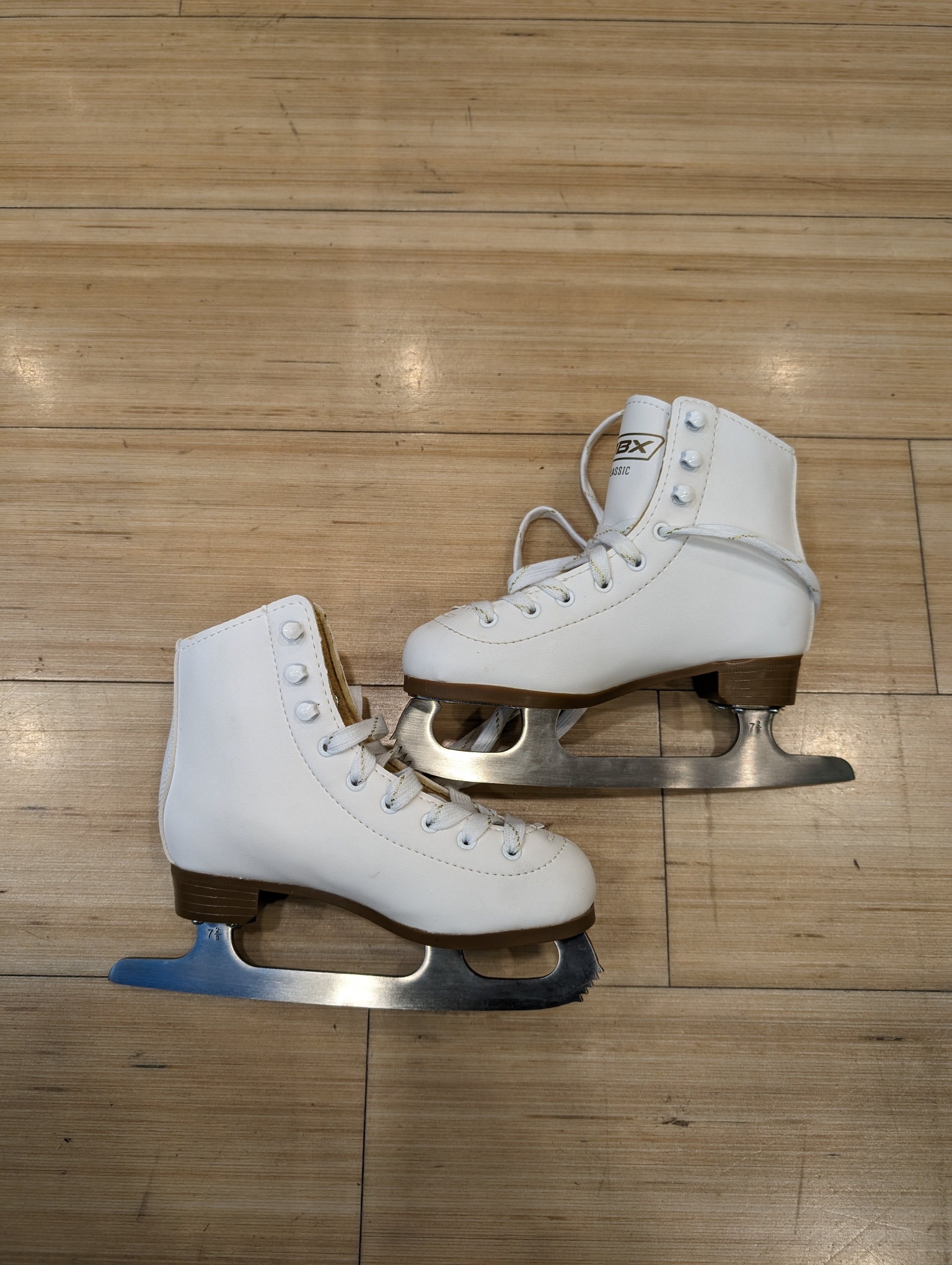 White Used DBX Classic Figure Skates Youth - 13