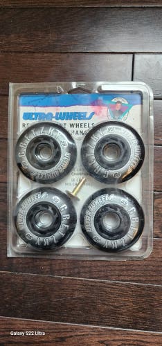 (Rare) 1991 Wayne Gretzky Roller Hockey Wheels