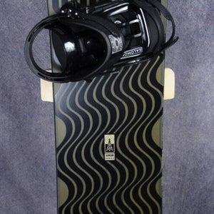 NEW NIDECKER SENSOR SERIES SNOWBOARD SIZE 147 CM WITH SALOMON MEDIUM BINDINGS
