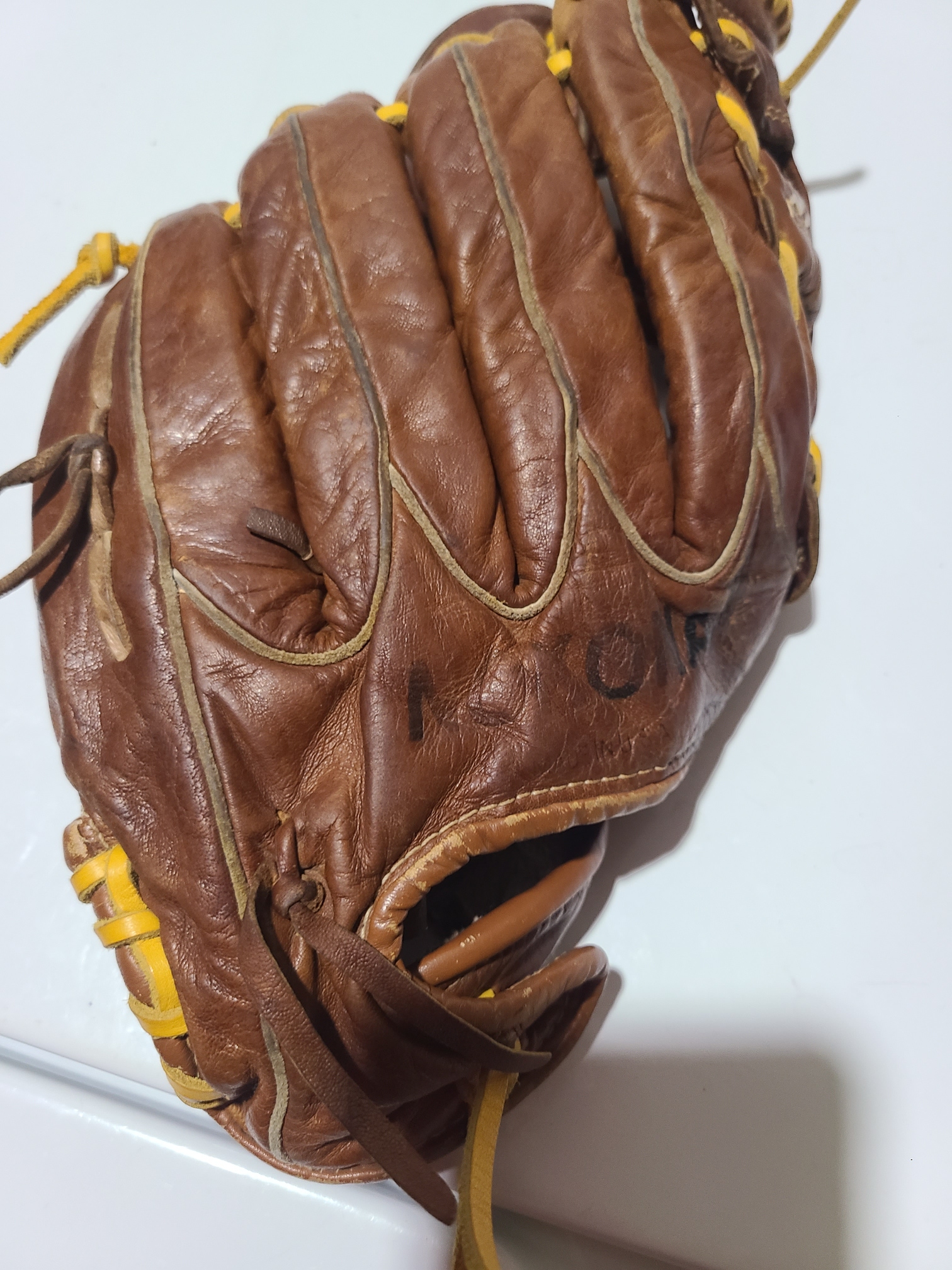 Used Right Hand Throw Vintage AMG-500K Nokona Baseball Glove 12"