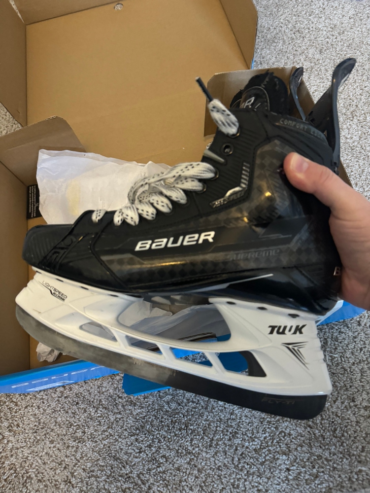 Bauer Supreme Mach skates Size 10 Fit 3, With 6 Sets Of Steel
