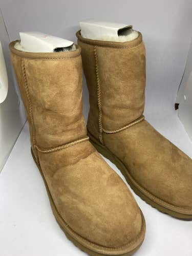 Good Condition UGG Classic Short Chestnut Size 9